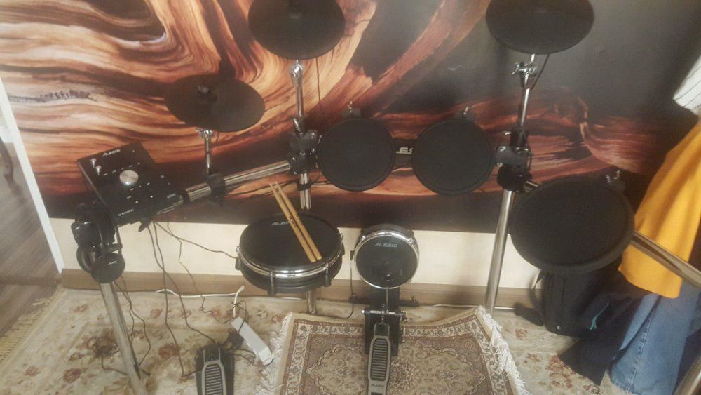 درام alesis command mesh kit