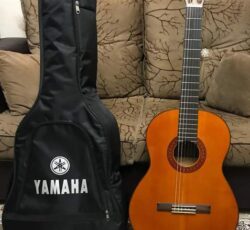 گیتار yamaha C70 اصله اصل و قدیمی و تمیز
