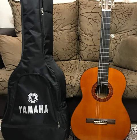گیتار yamaha C70 اصله اصل و قدیمی و تمیز