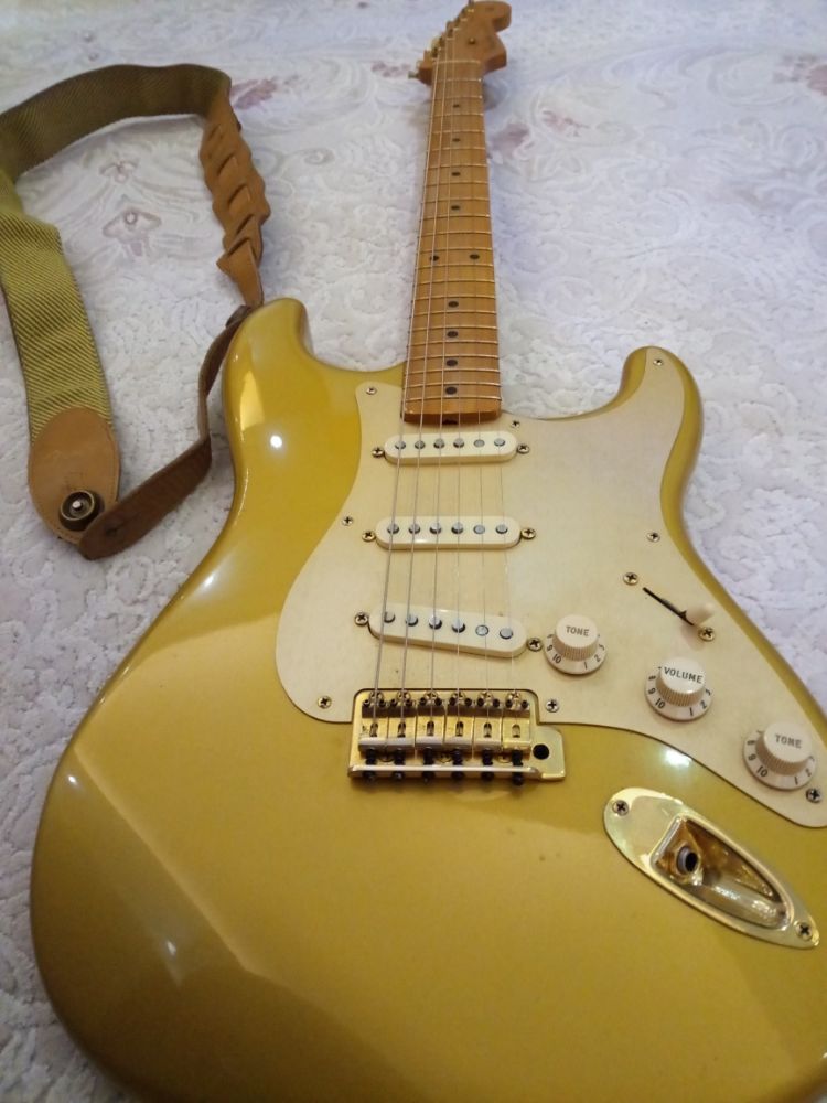 گیتار برقی فندر fender