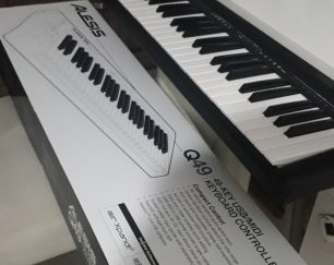 MIDI contoroler Alesis Q49