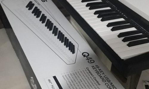 MIDI contoroler Alesis Q49