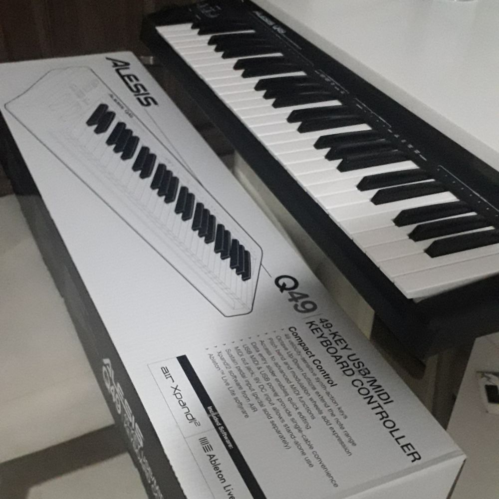 MIDI contoroler Alesis Q49