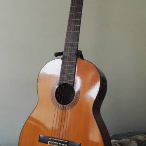 گیتار یاماها c 80 (سی ۸۰ )