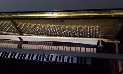 پیانو آکوستیک یاماها U1J سالم و تمیز
