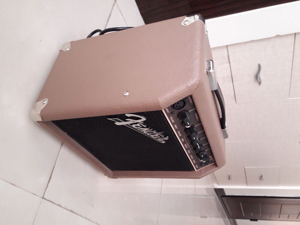 آمپلی فایر گیتار آکوستیک ۱۵ وات Fender